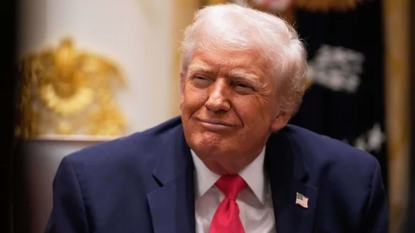 Die USA warnen in ihrer neuen Sicherheitsstrategie vor einem Demokratieverlust in Europa. - © Julia Demaree Nikhinson/AP/dpa