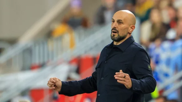 Trainer Antonio Di Salvo will gegen Nordirland wieder mehr Grund zum Jubeln haben. - © Jan Woitas/dpa