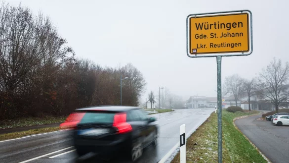 Die Ermittlungen der Polizei laufen. - © Christoph Schmidt/dpa