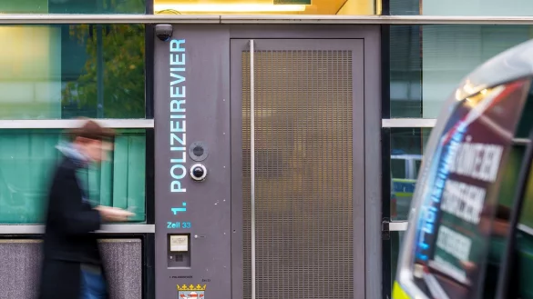 Der Verdacht gef&auml;hrde das Ansehen der Polizei, sagt der Frankfurter Polizeipr&auml;sident. - &copy; Andreas Arnold/dpa