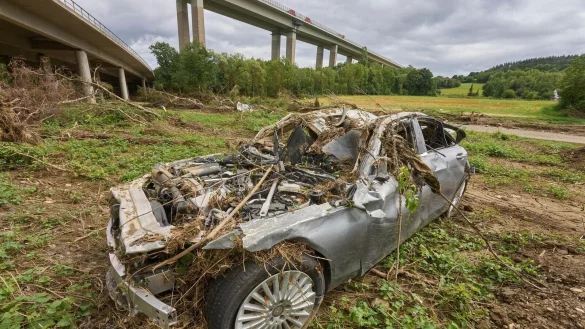 K&uuml;nftig sollen aus schrottreifen Autos und anderen Fahrzeugen mehr Rohstoffe gewonnen werden. (Symbolbild) - &copy; Thomas Frey/dpa