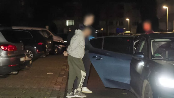 Eine Festnahme am fr&uuml;hen Morgen in Ratingen. - &copy; Jan Ohmen/dpa