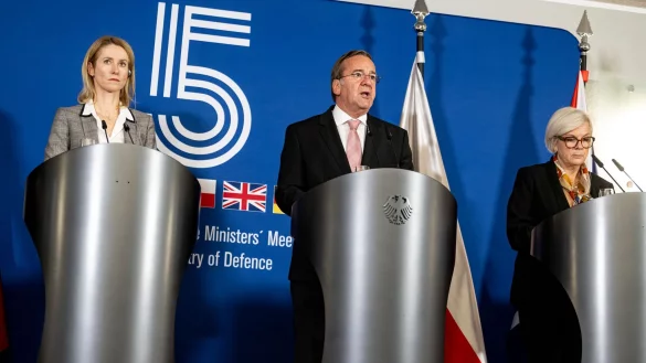 Verteidigungsminister Boris Pistorius k&uuml;ndigt frisches Geld f&uuml;r die Lieferung von US-R&uuml;stungsg&uuml;tern an die Ukraine an. (Archivbild) - &copy; Fabian Sommer/dpa