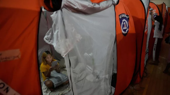 Auf der Flucht vor Supertaifun &laquo;Fung-Wong&raquo; mussten mehr als eine Million Menschen ihre H&auml;user verlassen. - &copy; Aaron Favila/AP/dpa