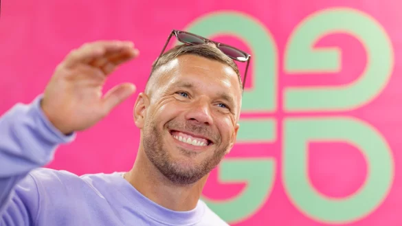 Lukas Podolski k&ouml;nnte seine Fu&szlig;ballschuhe endg&uuml;ltig an den Nagel h&auml;ngen. (Archivfoto) - &copy; Uwe Anspach/dpa