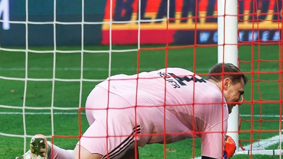 Manuel Neuer sah beim Tor der Berliner ungl&uuml;cklich aus. - &copy; Andreas Gora/dpa