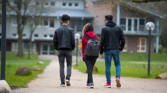 Syrische Gefl&uuml;chtete auf dem Schulweg. (Archivfoto aus Niedersachsen) - &copy; picture alliance / dpa