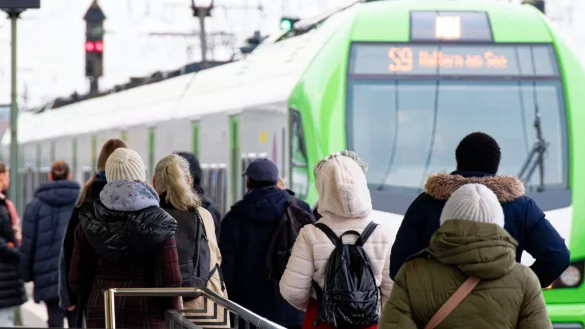 Der neue Fahrplan bei der Bahn soll sp&uuml;rbare Verbesserungen im Regionalverkehr von Nordrhein-Westfalen bringen. - &copy; Henning Kaiser/dpa