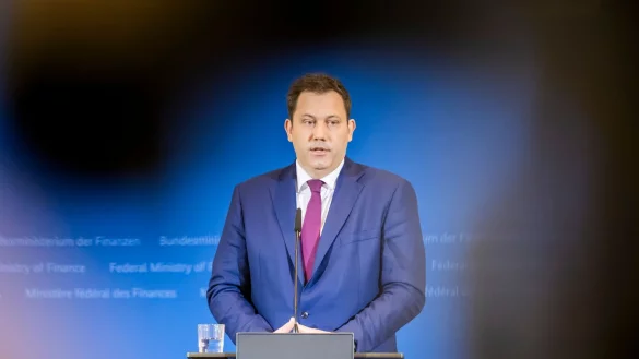 Klingbeil äußerte sich bei Vorstellung der Steuerschätzung. - © Christoph Soeder/dpa