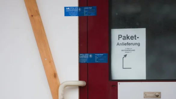 Ein Mann steht im Verdacht, seine Söhne, seine Ehefrau, seine Schwester und dann sich selbst getötet zu haben. - © Christoph Schmidt/dpa