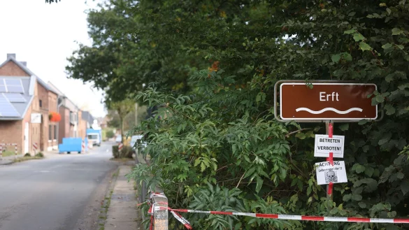 Das verseuchte Wasser aus einem alten Stollen im Mechernicher Bleiberg l&auml;uft in den Veybach und von da aus &uuml;ber die Erft in den Rhein. (Archivbild) - &copy; Oliver Berg/dpa