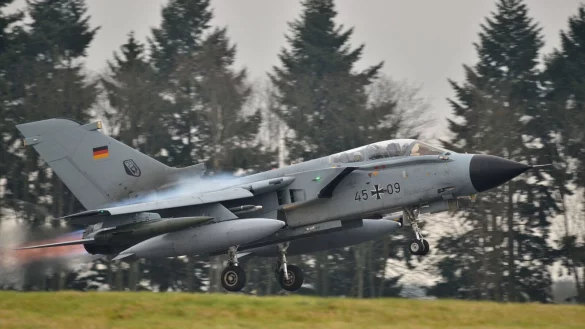 Deutschland hat für die Übung unter anderem drei Tornados angemeldet. (Archivbild) - © picture alliance / Harald Tittel/dpa