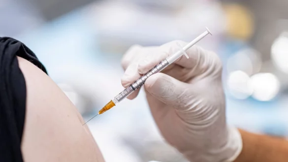 Weniger Menschen ließen sich in der vergangenen Saison gegen Influenza impfen. (Symbolbild) - © Fabian Sommer/dpa