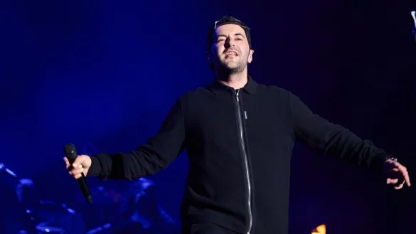 Nach der Absage eines Konzerts im Rahmen einer Ausstellung des Satirikers Jan Böhmermann hat sich nun auch der Rapper Chefket geäußert. (Archivbild) - © Annette Riedl/dpa