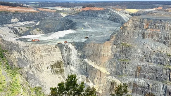 Der Blick auf die riesige Greenbushes-Mine ist atemberaubend. - &copy; Carola Frentzen/dpa
