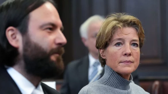 Christina Block sitzt im Gerichtssaal neben ihrem Verteidiger Ingo Bott. - &copy; Marcus Brandt/dpa