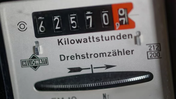 Viele Stromkunden in der Grundversorgung m&uuml;ssen ab Januar weniger bezahlen. Grund sind vor allem gesunkene Beschaffungskosten. (Symbolbild) - &copy; Henning Kaiser/dpa