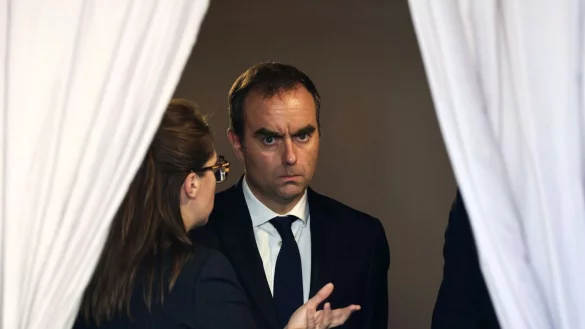 Frankreichs zur&uuml;ckgetretener Premier hat eine schwierige Mission. - &copy; Ludovic Marin/Pool AFP/AP/dpa