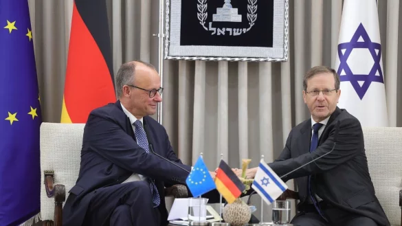 Kanzler Merz traf Israels Staatspräsidenten Isaac Herzog. - © ABIR SULTAN/Pool EPA/AP/dpa