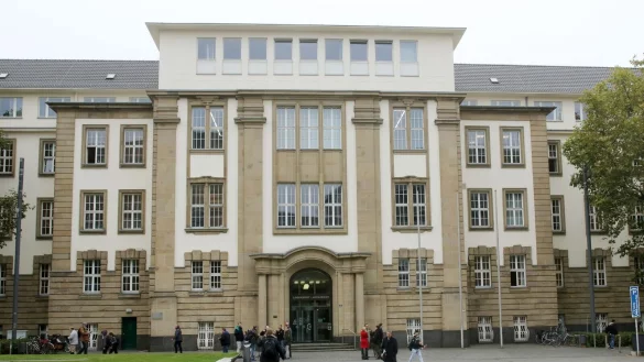 Mutter erstochen: Prozess um mutma&szlig;lichen Auftragsmord (Archivbild) - &copy; Roland Weihrauch/dpa