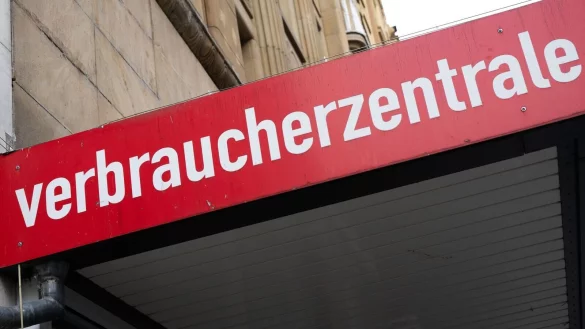 Die Verbraucherzentralen sehen bei einzelnen Algenprodukten die Gefahr einer überhöhten Jodaufnahme (Symbolbild). - © Boris Roessler/dpa