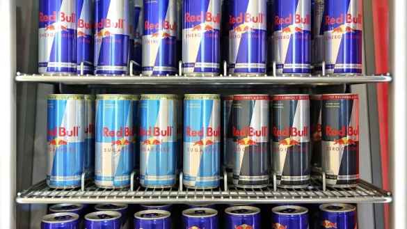 Hat Red Bull gegen EU-Kartellrecht versto&szlig;en? Die Europ&auml;ische Kommission leitet eine Untersuchung ein. (Archivbild) - &copy; Jan Woitas/dpa-Zentralbild/dpa