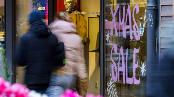 Viele Kunden schauten im Weihnachtsgesch&auml;ft stark auf Preise und Rabatte. - &copy; Andreas Arnold/dpa