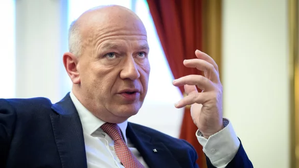 Berlins Regierender B&uuml;rgermeister Kai Wegner (CDU) sagt Silvester-Chaoten den Kampf an. (Archivbild) - &copy; Bernd von Jutrczenka/dpa