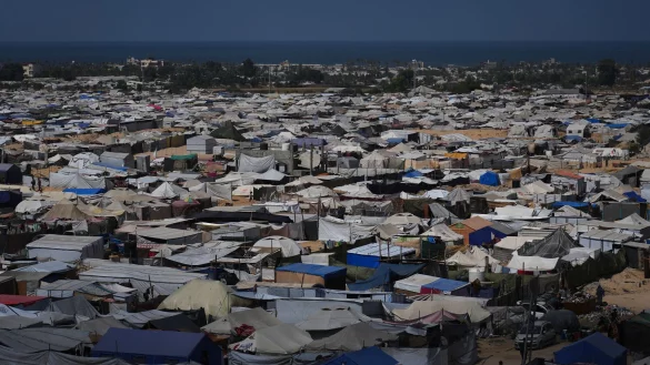 Zeltlager in der sogenannten humanit&auml;ren Zone im S&uuml;den des Gazastreifens. (Archivbild) - &copy; Jehad Alshrafi/AP/dpa