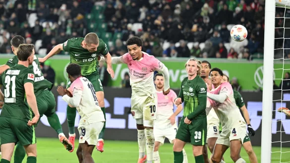 Das Kopfballtor von Denis Vavro war f&uuml;r den VfL Wolfsburg zu wenig. - &copy; Swen Pf&ouml;rtner/dpa