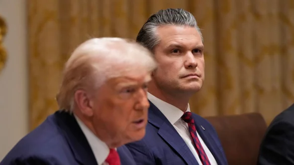 US-Präsident Donald Trump helfe gerne Ländern, die sich selbst helfen würden, sagte Pentagon-Chef Pete Hegseth. (Archivbild) - © Julia Demaree Nikhinson/AP/dpa
