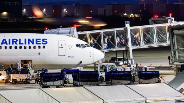 Ankunft in der nieders&auml;chsischen Landeshauptstadt: In Hannover ist ein Flieger aus Istanbul gelandet. - &copy; Moritz Frankenberg/dpa