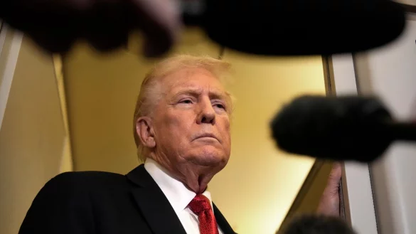 Trump findet wieder mildere Worte für China. - © Mark Schiefelbein/AP/dpa