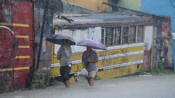 In der Dominikanischen Republik sorgte «Melissa» schon für starken Regen. - © Ricardo Hernandez/AP/dpa