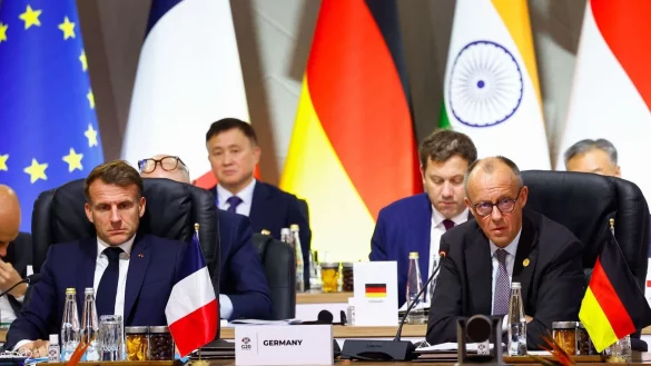 Keine erzwungene Kapitulation: Der franz&ouml;sische Pr&auml;sident Emmanuel Macron und Kanzler Friedrich Merz wollen versuchen, das Schlimmste zu verhindern. - &copy; Thomas Mukoya/Pool Reuters/AP/dpa