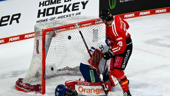 Bremerhavens Roßmy erzielte das zweite deutsche Tor - © Markus Lenhardt/dpa