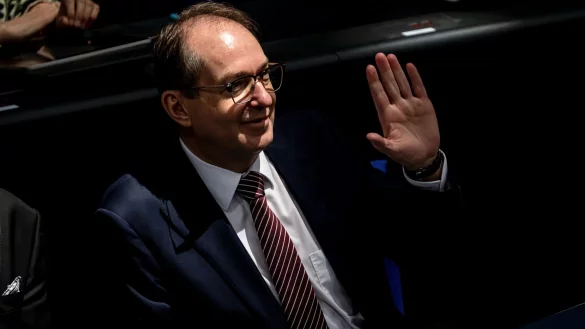 Im Bundestag warb Bundesinnenminister Alexander Dobrindt (CSU) am Donnerstag um Zustimmung zum neuen Bundespolizeigesetz. (Archivfoto) - &copy; Fabian Sommer/dpa