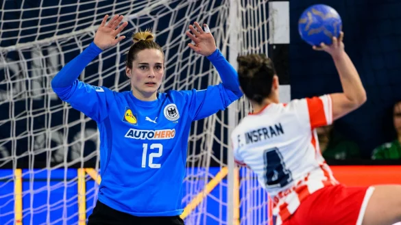 Die ehemalige DHB-Torhüterin Dinah Eckerle ist schockiert über das Niveau bei dieser Handball-WM (Archivbild) - © Tom Weller/dpa