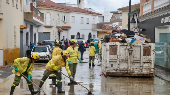 Drei Menschen starben durch Hochwasser nach heftigen Regenf&auml;llen in S&uuml;dspanien. - &copy; &Aacute;lex Zea/EUROPA PRESS/dpa