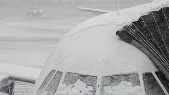 Hunderte Fl&uuml;ge von und nach New York wurden wegen heftigen Winterwetters gestrichen. (Symbolbild) - &copy; Frank Franklin II/AP/dpa
