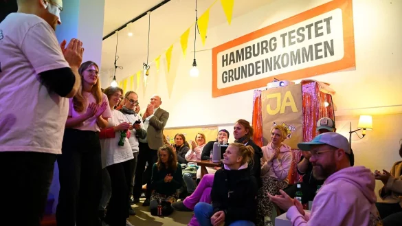 Der Volksentscheid für ein Grundeinkommen-Modellversuch ist gescheitert. - © Jonas Walzberg/dpa