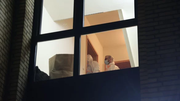 Bei einem Polizeieinsatz in Hamburg ist eine Frau wegen des Verdachts festgenommen worden, einen Mann getötet zu haben. - © Georg Wendt/dpa