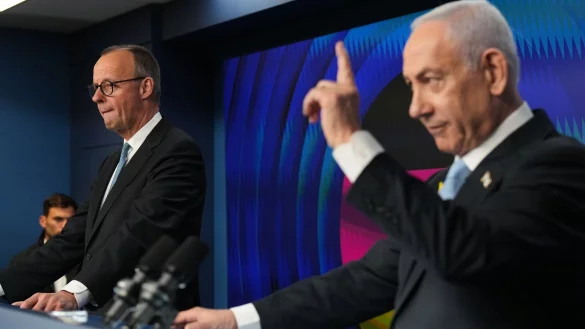 Richtig gute Freunde sind die beiden nicht, aber sie kamen in Jerusalem gut miteinander zurecht. - © Ariel Schalit/Pool AP/AP/dpa