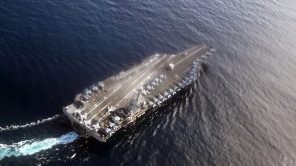 Der Flugzeugträger «USS Gerald R. Ford» und der dazugehörige Verband sollen nach Lateinamerika. (Archivbild) - © Federico Gambarini/dpa