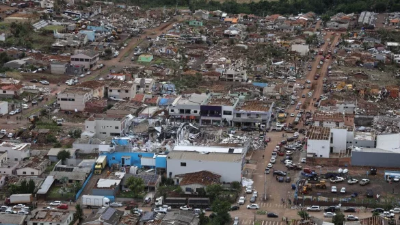 Drohnenaufnahmen zeigten ganze Stadtteile in Tr&uuml;mmern. (Handout) - &copy; Jonathan Campos/Parana Government/AP/dpa