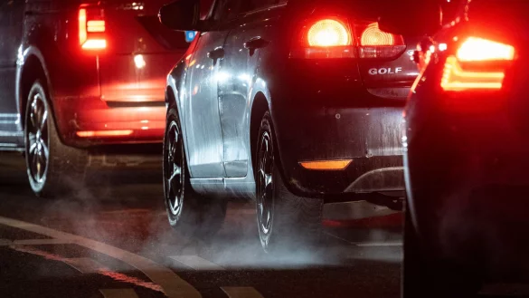 Um die Zukunft des Autos wird auf EU-Ebene leidenschaftlich gestritten. (Symbolbild) - &copy; Marjian Murat/dpa