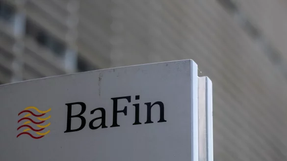 Die Finanzaufsicht Bafin will Kleinanleger vor Verlusten mit Turbo-Zertifikaten schützen (Symbolbild) - © Boris Roessler/dpa/dpa-tmn