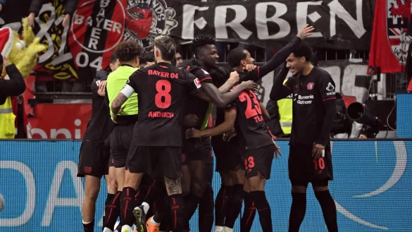 Die Profis von Bayer Leverkusen durften im Derby gegen Köln jubeln. - © Federico Gambarini/dpa