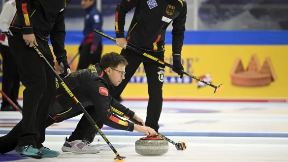 Das deutsche Curling-Team um Marc Muskatewitz verpasste bei der EM in Finnland knapp das Halbfinale. - © Antti Aimo-Koivisto/Lehtikuva/AP/dpa