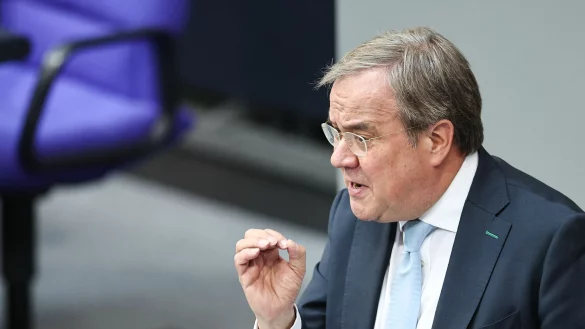 Armin Laschet, CDU, Vorsitzender des Ausw&auml;rtigen Ausschusses des Bundestages, fordert eine deutsch-franz&ouml;sische Initiative f&uuml;r Verhandlungen mit Russland &uuml;ber einen Waffenstillstand in der Ukraine. (Archivbild) - &copy; Hannes P. Albert/dpa